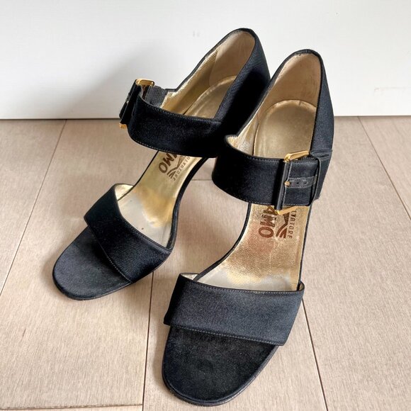 Salvatore Ferragamo Designer Vintage Black Velvet Heels - Picture 3 of 14